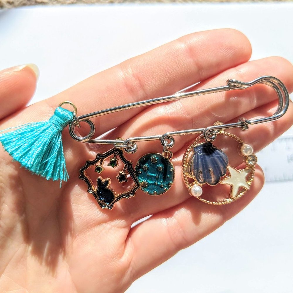 PIN Enamel Brooch with Charms E319 Marine Ocean Beach Theme